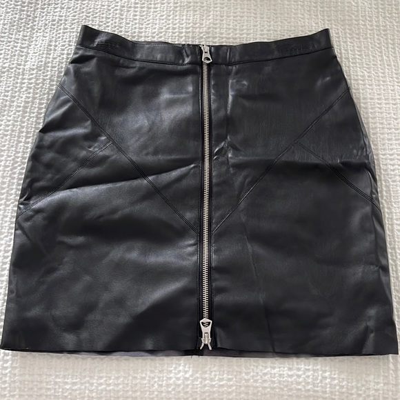 Faux leather mini skirt with zipper detail - Picture 1 of 5